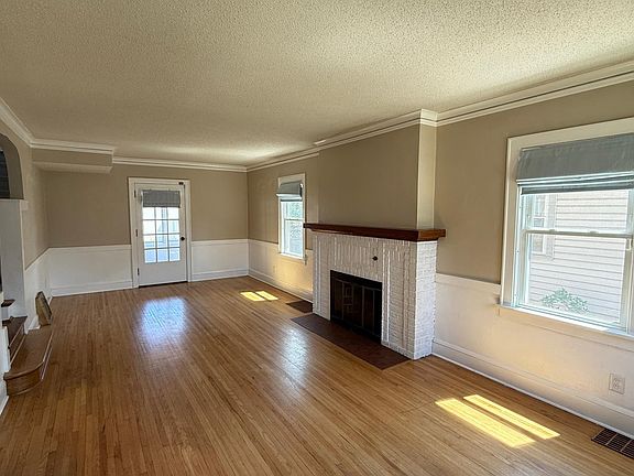 4th image of 141 6th Ave S