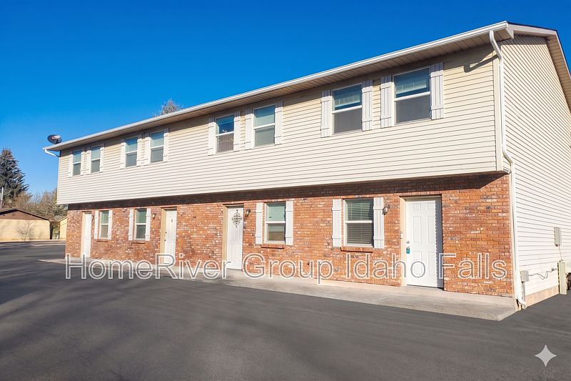1st image of 1753 Grandview Dr #4