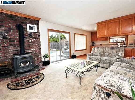 3rd image of 833 Olive Ave