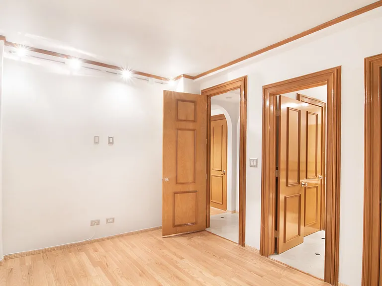 150 W 58th St #3B — Photo 9
