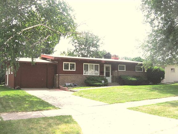 2nd image of 822 Hawthorne Ave