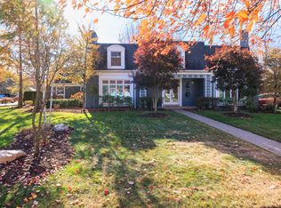 799 Lochmoor Blvd, Grosse Pointe Woods, MI 48236