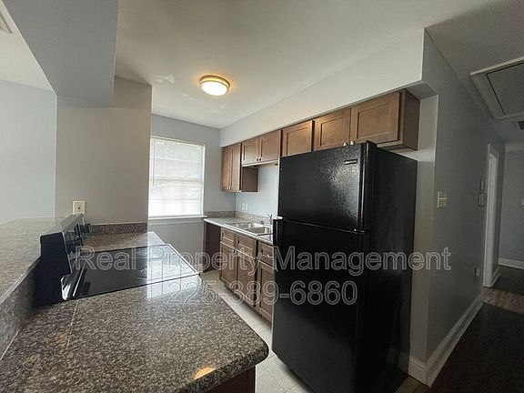 4th image of 5500 Dianna Dr Unit 1