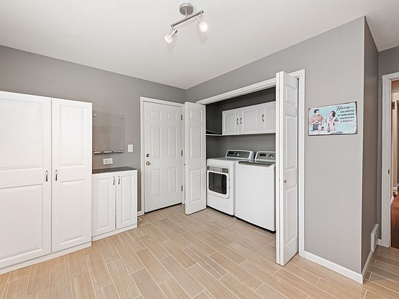 5th image of 302 Heather Ave