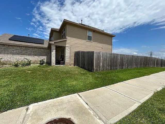4 bed, 2.5 bath, 1857 sqft, $2,800 — Photo 3