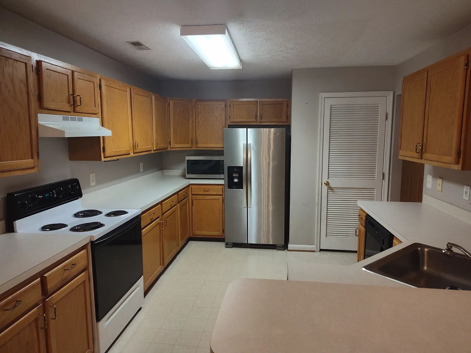 3 bed, 2.5 bath, 1530 sqft, $2,200 — Photo 2