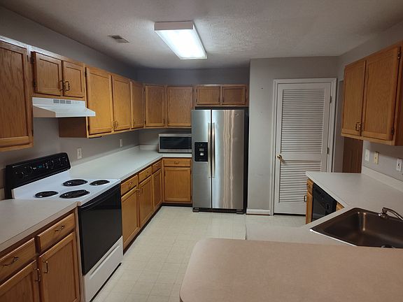 2nd image of 47949 Piney Orchard St