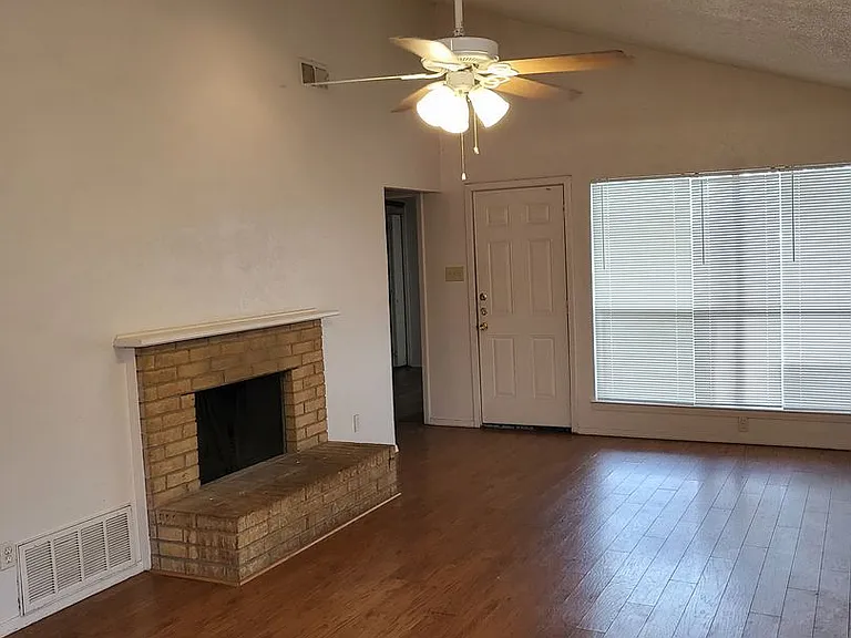 2716 Saint George Pl — Photo 2
