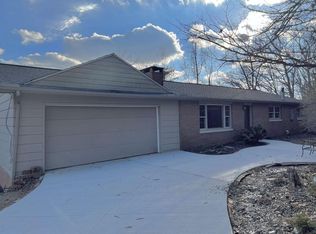 2 Pine Cove Ln, Huntington, WV 25704