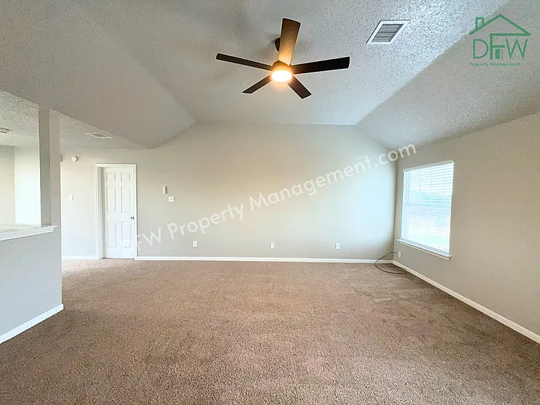 704 Inglewood Trl — Photo 26
