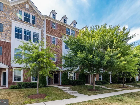 44083 Peirosa Ter, Chantilly, VA 20152