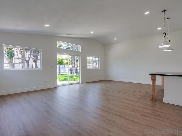 10190 Drumcliff Ave — Photo 15