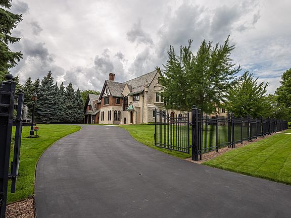 2nd image of 3515 N Lake Dr