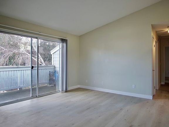 5th image of 2491 Creekside Ct