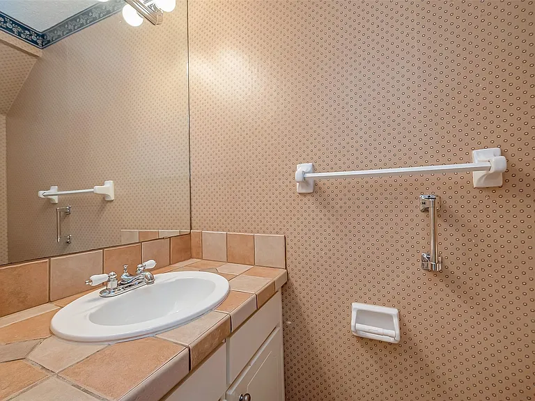 6410 Del Monte Dr #5 — Photo 10