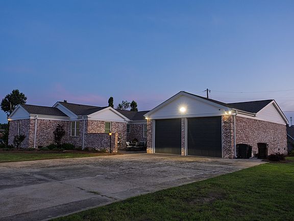 5th image of 501 Meadowbrook Cir