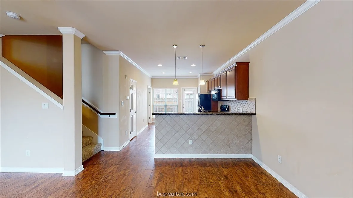 4 bed, 4.5 bath, 1856 sqft, $2,600 — Photo 4