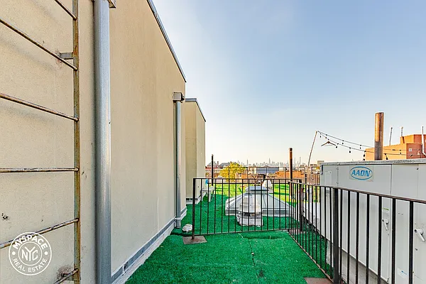 Rented by MySpaceNYC | media 12