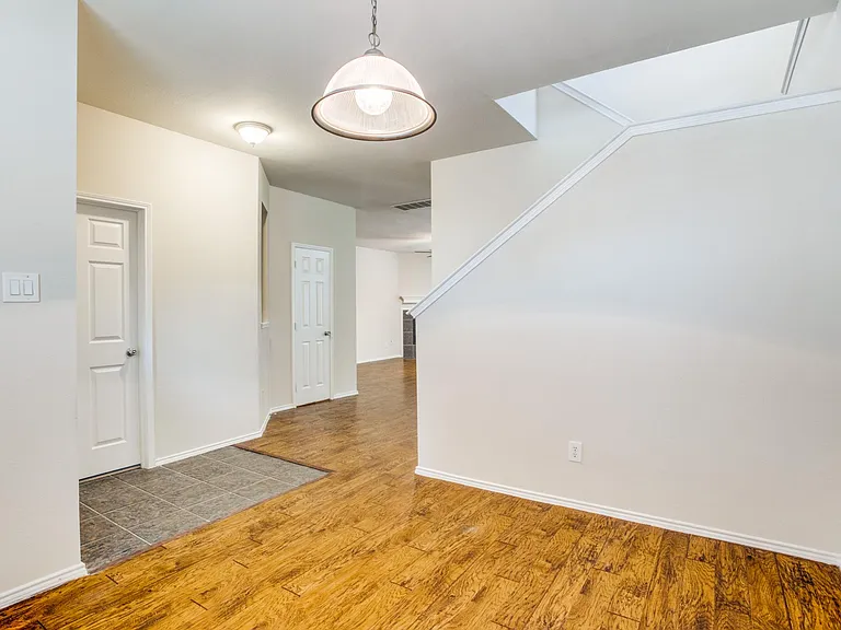 616 Crystal Falls Dr — Photo 12