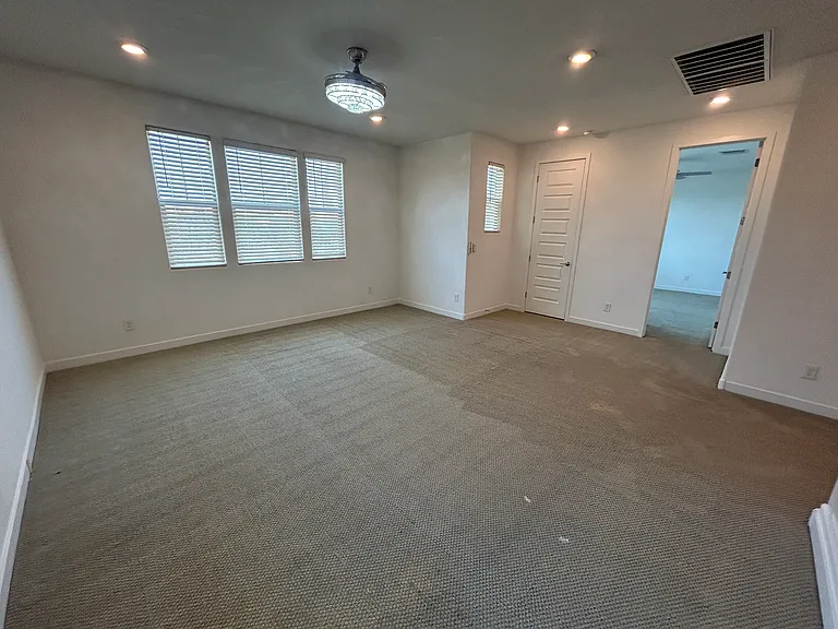 1146 E Weatherby Way — Photo 31