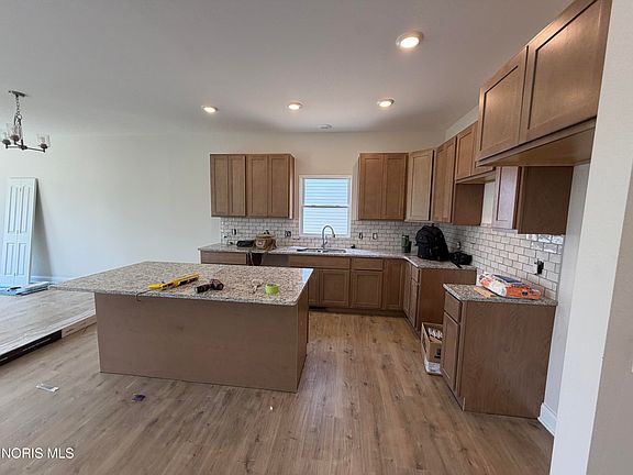 5th image of 5040 Easton Dr