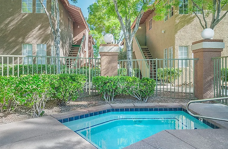Diamondhead Apartments — Photo 8