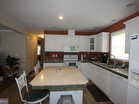 5th image of 77 Regan Ct
