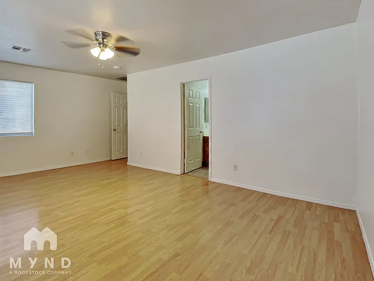 5620 S 5th Ave — Photo 6