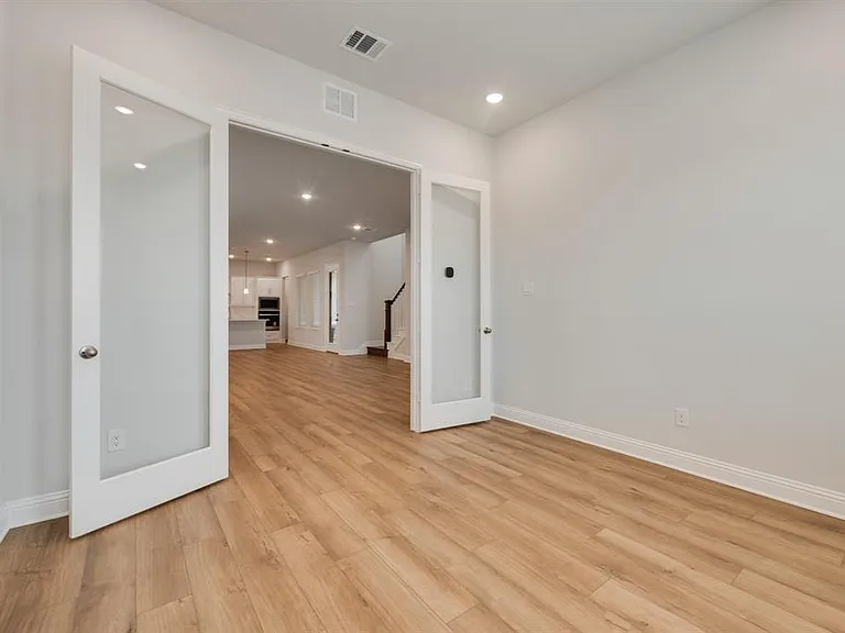 7005 Sunset Blvd — Photo 14