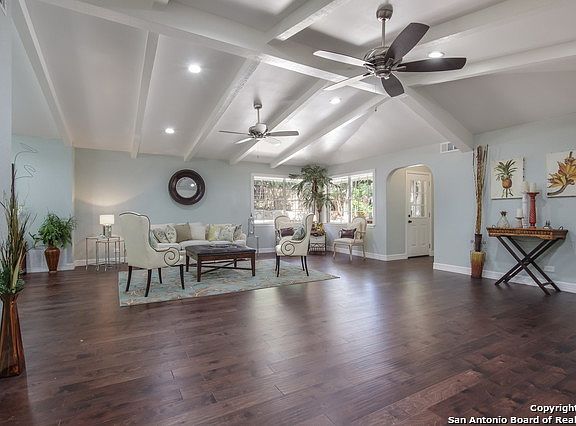 4th image of 515 Carleton Ct