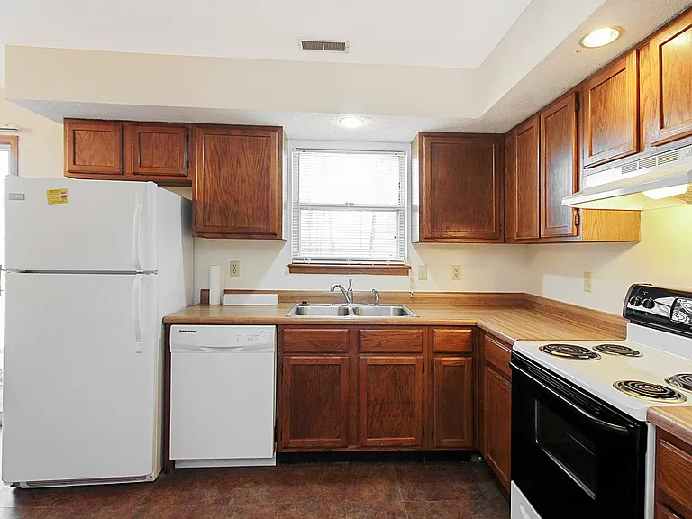1207 Spurgeon Ct — Photo 3