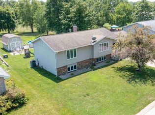 531 Cottonwood Dr, Salem, IL 62881