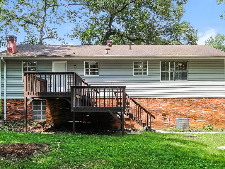 129 Hickory St — Photo 16