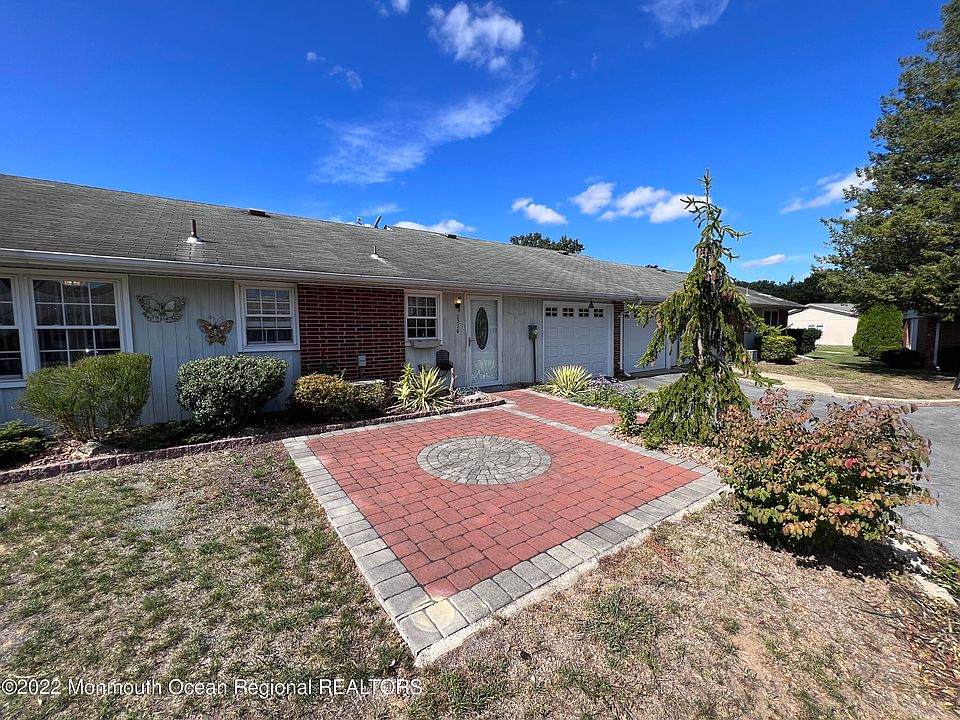 1st image of 557 Sheffield Court #B