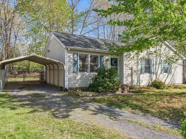 17 Carson Cir, Stuarts Draft, VA 24477