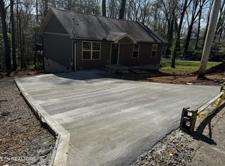 129 E Wadsworth Cir, Oak Ridge, TN 37830