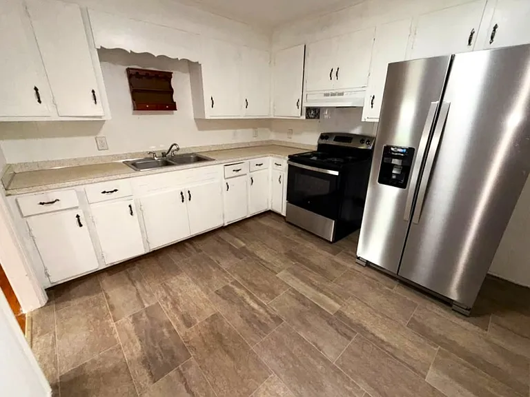 908 Woodale Cir — Photo 8