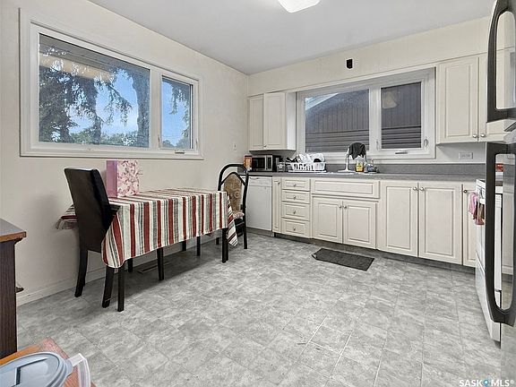 3rd image of 355 3rd Avenue SE
