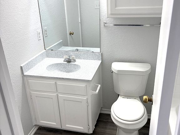 2nd image of 602 Kings Way Dr