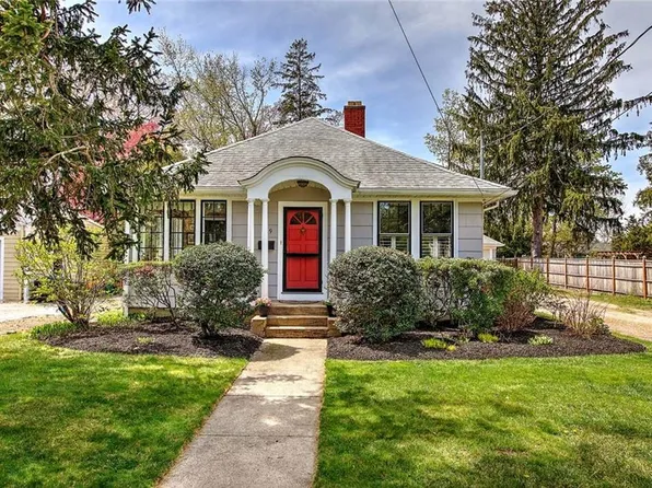 119 Alfred Drowne Rd, Barrington, RI 02806