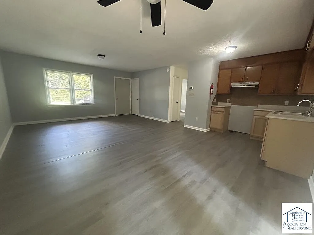 3 bed, 960 sqft, $1,150 — Photo 3