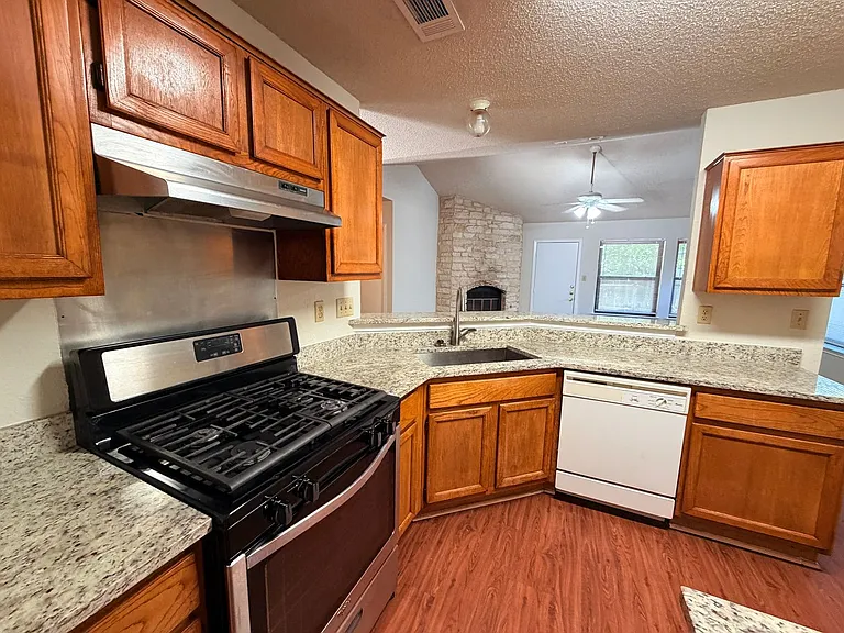 2013 James Pl — Photo 12