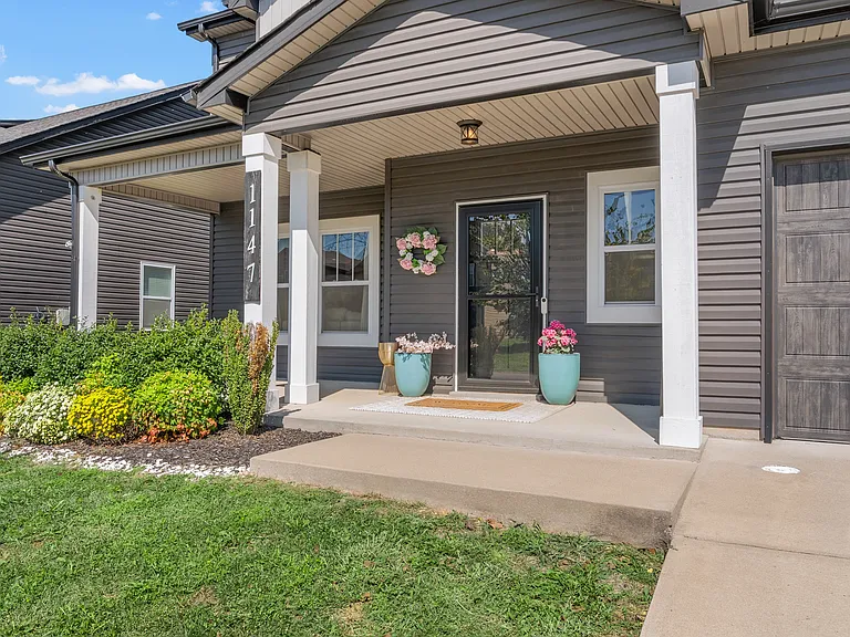 1147 Eagles View Dr — Photo 2