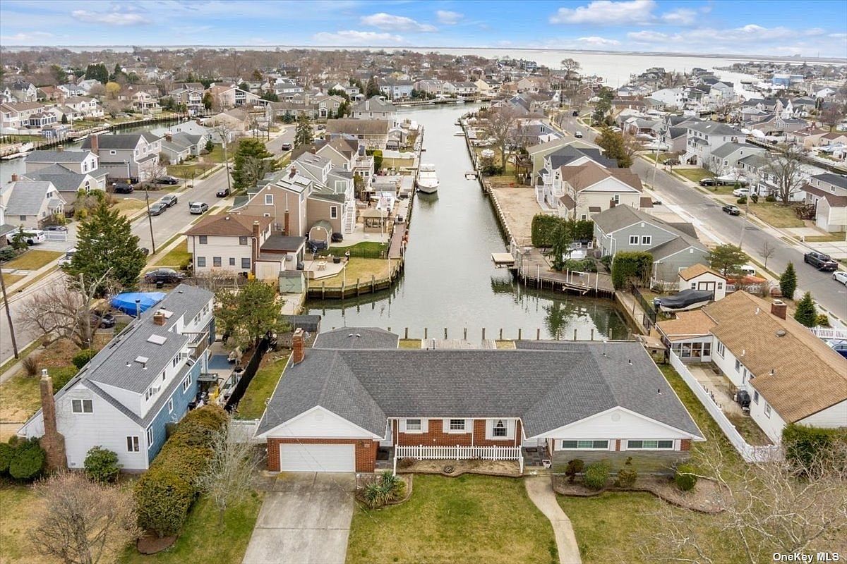 10 Canal Road, Massapequa, NY 11758 Zillow