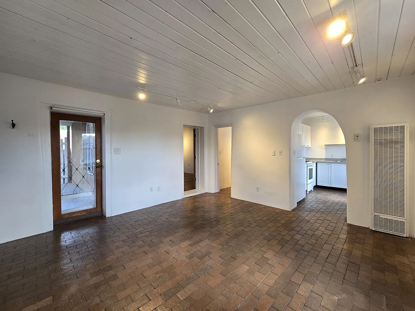808 Agua Fria Unit A — Photo 2