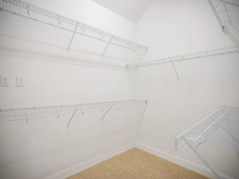 2 Hadlock Pl — Photo 32