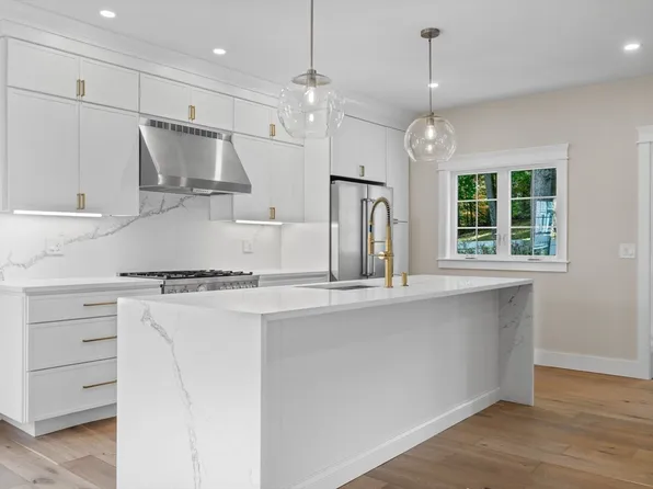 12 Birch Hill Ave, Wakefield, MA 01880