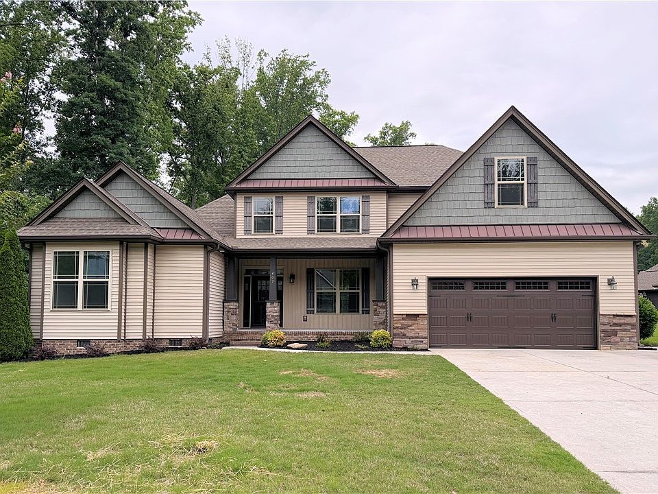 1st image of 407 Oak Ridge Pl