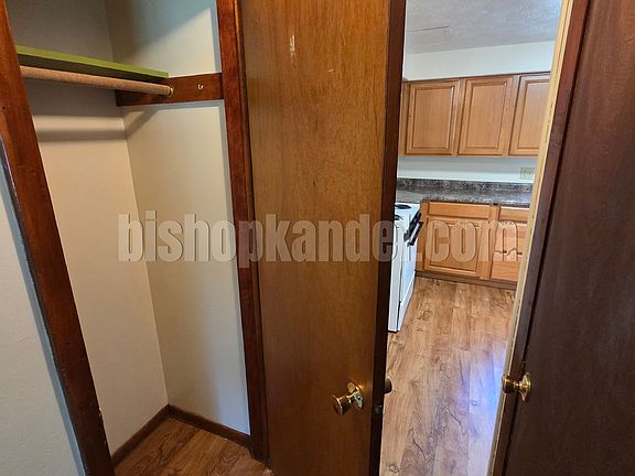 3rd image of 1614 Crystal Ave