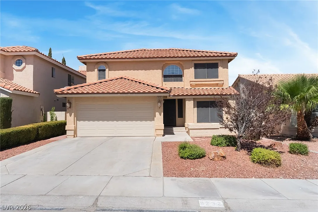4 bed, 2.5 bath, 2511 sqft, $2,500 — Photo 2